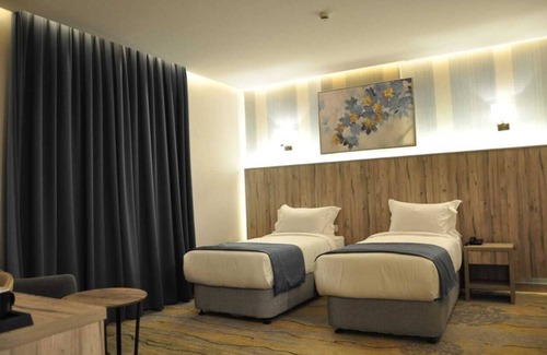 Mecca Apartamento | 2 Hotel Suites in Tranquil Makkah with AC