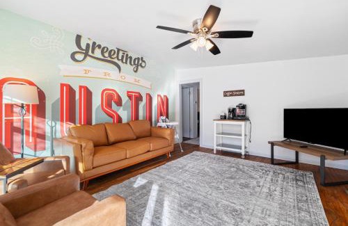 South Manchaca Casa | 2-House Retreat for Big Groups-Fire Pit-Pets OK
