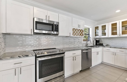 Garden Oaks Casa | 2 Houses~Family Oasis~Cinema & Private Garden