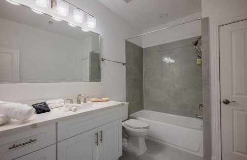 Southeast Houston Apartamento | 2 Houses for Large Groups Near NRG, Toyota Stadiums