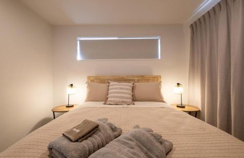 Prebbleton Casa | 2 Houses side by side with Games Rooms Walking distance to shops and restaurants