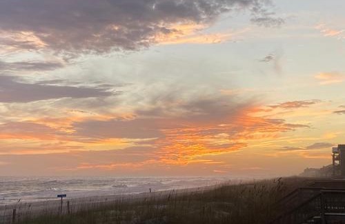 Emerald Isle Casa | 2 if by Sea- East Unit