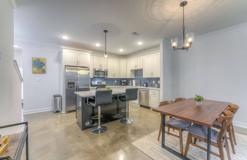 Downtown Memphis Casa | 2-in-1 Home! Entire Duplex for Your Private Stay