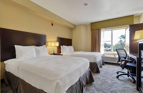 Florida Central Atlantic Coast Hotel | 2 Incredible Rooms Available! Close to International Drive, Free Parking, Pool