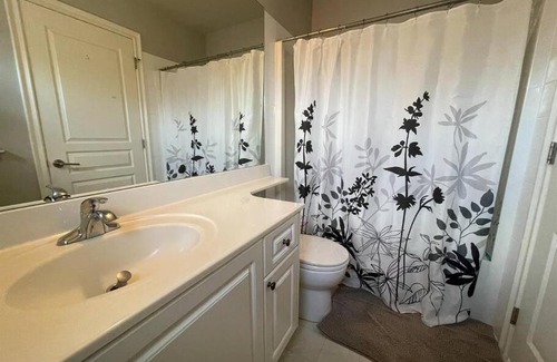 Connaught Apartamento | 2 K-beds; 2 baths, Downtown; Parking; Pet friendly