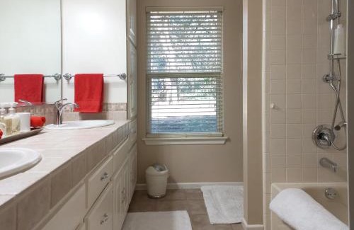 San Marcos Casa | 2 King Bedrooms in Texas Hill Country Relaxing Oasis