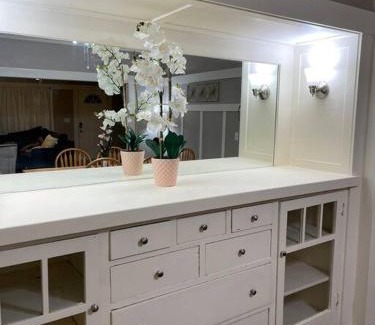 Tower District Apartamento | 2 King Beds! Fantastic Stylish Bungalow home!