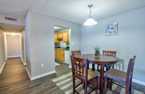 North Charleston Apartamento | 2 King suites located near CHS.Gym,pool,dogpark
