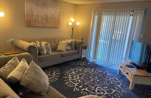 North Charleston Apartamento | 2 King suites located near CHS.Gym,pool,dogpark
