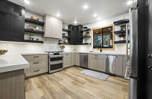 Duck Creek Village Cabina | 2 Lodges for Families, Friends & Weddings