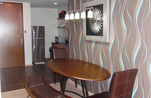 Lapu-Lapu Condominio | 2 estrenar Lux. 2BR-apartamentos al lado totales 4BR - al playa-5 piscinas con vistas al mar -