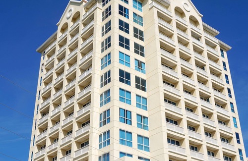 Lapu-Lapu Condominio | 2 estrenar Lux. 2BR-apartamentos al lado totales 4BR - al playa-5 piscinas con vistas al mar -