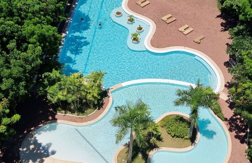 Lapu-Lapu Condominio | 2 estrenar Lux. 2BR-apartamentos al lado totales 4BR - al playa-5 piscinas con vistas al mar -