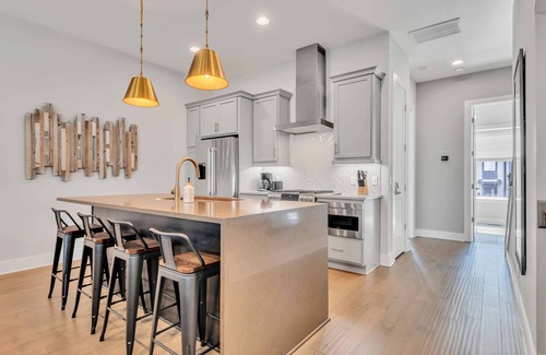 Hadley - Washington Casa | 2 Massive Nashville Homes - Stunning Downtown View