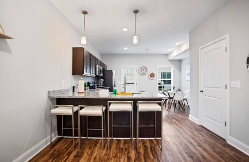 Clarksville Apartamento | 2 Master BRs / Wi-Fi / Selfie Wall / Western / W/D / 40 min from Nashville