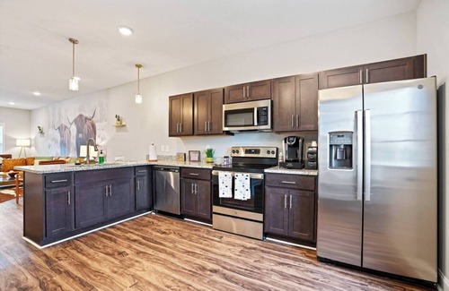 Clarksville Apartamento | 2 Master BRs / Wi-Fi / Selfie Wall / Western / W/D / 40 min from Nashville