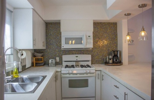 Indio Casa | ¡Nuevo! CV Crash Pad B: 2 camas King acogedoras, Wifi, cocina completa y lavadora / secadora.