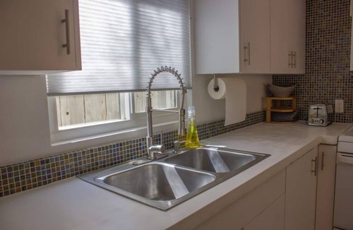 Indio Casa | ¡Nuevo! CV Crash Pad B: 2 camas King acogedoras, Wifi, cocina completa y lavadora / secadora.