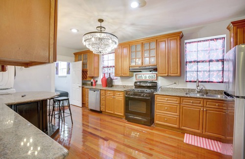 Central Carrollton Association Casa | Glam New Orleans Vacation Rental w/ Deck!