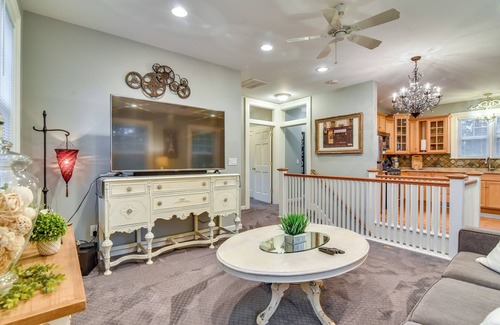 Oak Grove Casa | 2 Mi to Bay Park: Charming Milwaukie Getaway