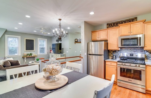 Oak Grove Casa | 2 Mi to Bay Park: Charming Milwaukie Getaway