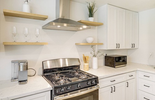 Via Marina Casa | 2 Mi to Beach: Pet-Friendly Oxnard Home w/ Yard