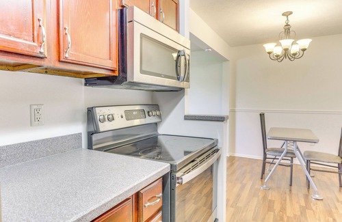 Stow Casa | 2 Mi to Bow Wow Beach: Townhome w/ Pool Access!