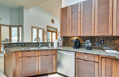 Temple Crest Casa | 2 Mi to Busch Gardens: Retreat in Scenic Community
