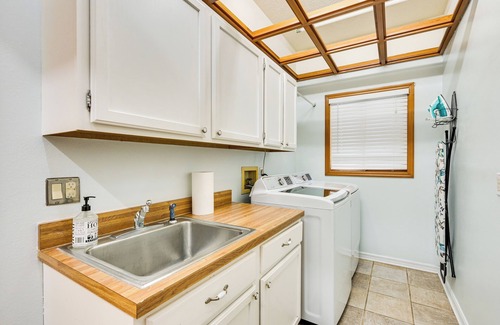 Temple Crest Casa | 2 Mi to Busch Gardens: Retreat in Scenic Community