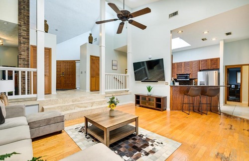 Temple Crest Casa | 2 Mi to Busch Gardens Retreat in Scenic Community