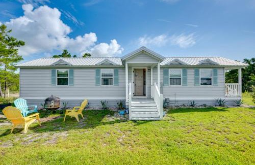 Carrabelle Casa | 2 Mi to Carrabelle Beach Home with Yard and Porch