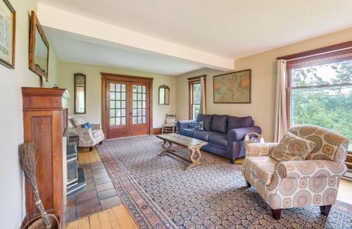Chardon Casa | 2 Mi to Chardon Square Spacious Farmhouse