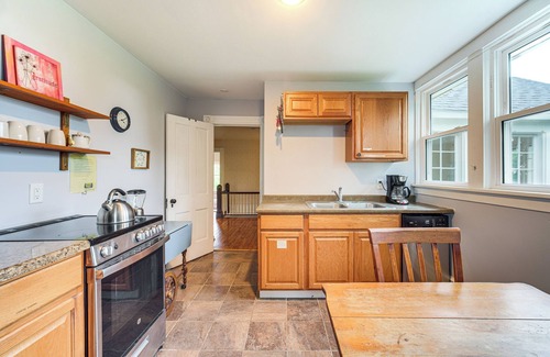 Chardon Casa | 2 Mi to Chardon Square: Spacious Farmhouse