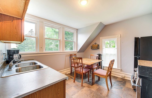 Chardon Casa | 2 Mi to Chardon Square: Spacious Farmhouse