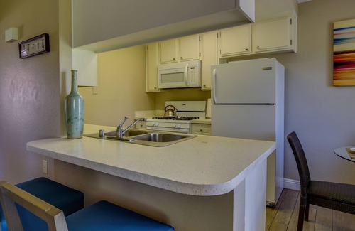 Indio Condominio | 2 Mi to Coachella & Stagecoach: Condo w/ Pool