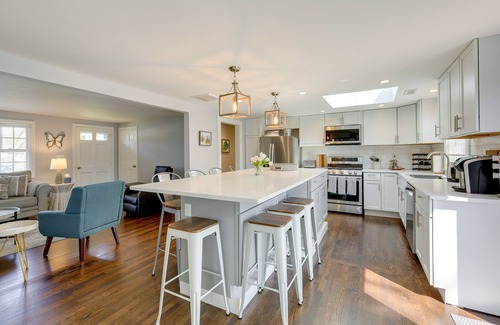 Hyannis Casa | 2 Mi to Craigville Beach: Hyannis Home w/ Deck