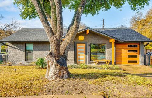 Rosewood Casa | 2 Mi to Dtwn Austin Getaway with Natural Pool