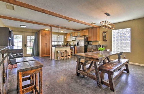 Fairview Historic District Cabaña | 2 Mi to Dtwn Phoenix: Cottage w/ Private Yard!