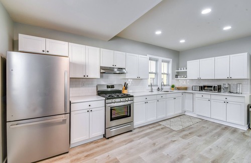 Syracuse Apartamento | 2 Mi to Dtwn: Syracuse Gem w/ Screened Porch