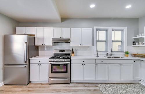 Syracuse Apartamento | 2 Mi to Dtwn: Syracuse Gem w/ Screened Porch