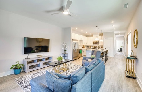 Durham Casa | 2 Mi to Duke University: Townhome in Durham!