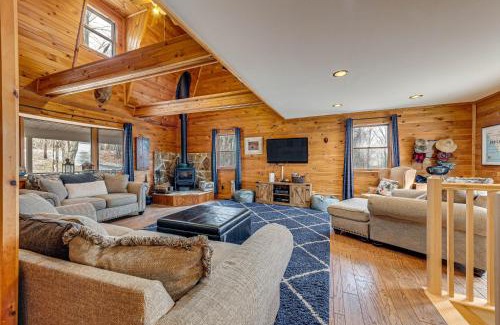 Union Dale Casa | 2 Mi to Elk Mountain Poconos Escape on 11 Acres!