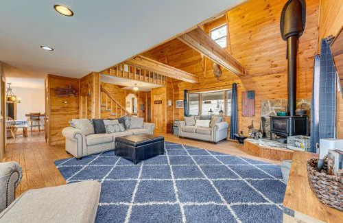 Union Dale Casa | 2 Mi to Elk Mountain Poconos Escape on 11 Acres!