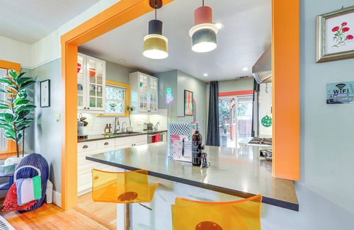 New Era Park Casa | 2 Mi to Golden 1 Center: Historic Home w/ Deck!