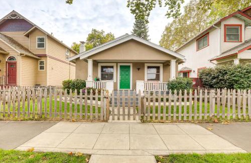 New Era Park Casa | 2 Mi to Golden 1 Center Historic Home with Deck!