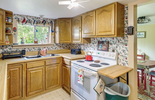 Fayetteville Cabaña | 2 Mi to Hiking Trails: Cozy Fayetteville Cottage!