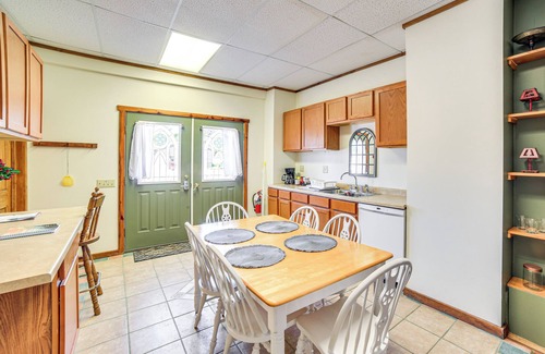 Eben Junction Apartamento | 2 Mi to Ice Caves: Pet-Friendly Eben Junction Apt