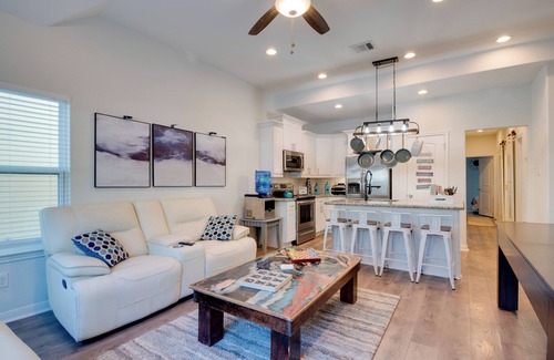 Montgomery Casa | 2 Mi to Lake Conroe Access: Home w/ Pool Table!