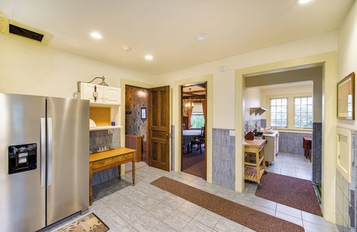 Erie Casa | 2 Mi to Lake Erie: Spacious Retreat Near Cafes!