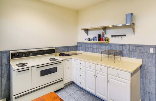 Erie Casa | 2 Mi to Lake Erie: Spacious Retreat Near Cafes!